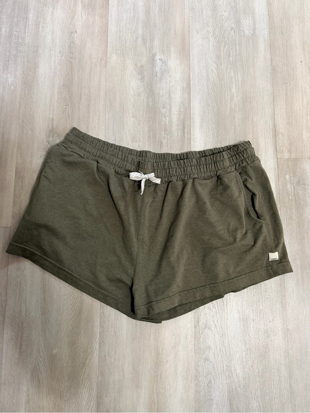 VUORI SHORTS NWOT